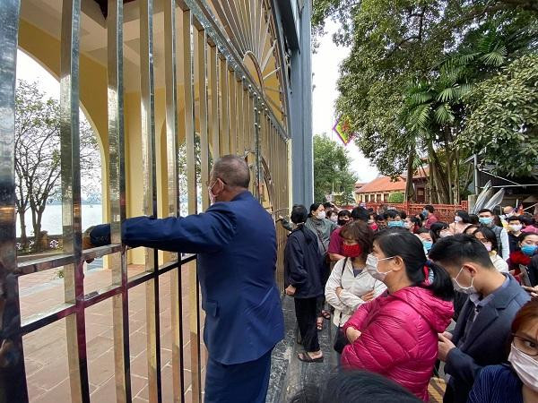 Phủ Tây Hồ đột ngột đóng cửa ngày mùng Một Tết