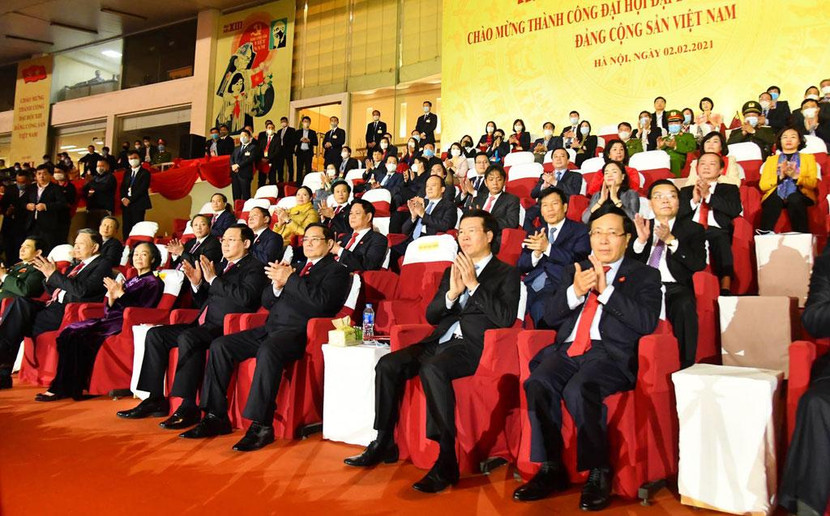 Các đồng chí lãnh đạo Đảng, Nhà nước và thành phố Hà Nội dự chương trình nghệ thuật