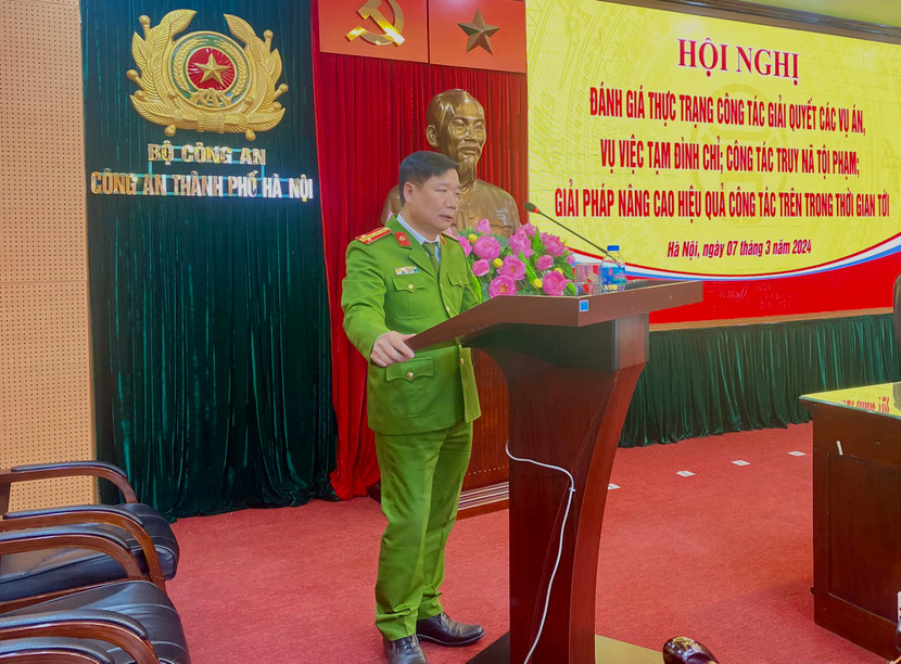 Đại tá Nguyễn Xuân Trường - Chánh Văn phòng Cơ quan Cảnh sát điều tra, CATP Hà Nội trình bày báo cáo