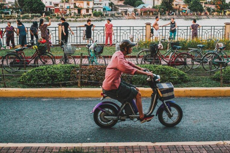 Bức ảnh "Living in the real world #12, 2020" của Hà Trung Hiếu