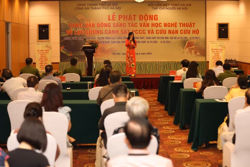 Toàn cảnh lễ phát động diễn ra sáng ngày 24/6 tại Hà Nội Toàn cảnh lễ phát động diễn ra sáng ngày 24/6 tại Hà Nội