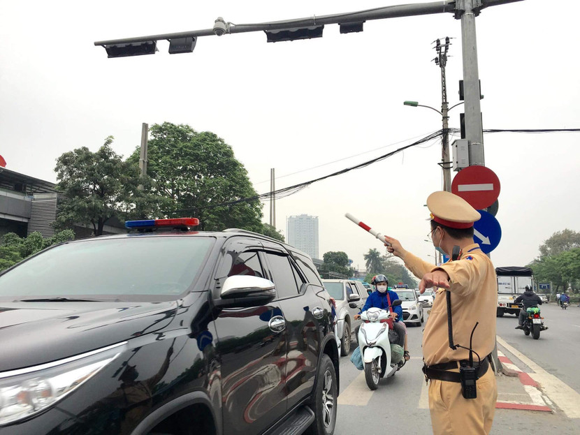 Đối với những chiến sĩ Cảnh sát giao thông Thủ đô, thực hiện nhiệm vụ những ngày này rất vất vả, mệt lắm nhưng mà vui khi giao thông thông suốt Đối với những chiến sĩ Cảnh sát giao thông Thủ đô, thực hiện nhiệm vụ những ngày này rất vất vả, mệt lắm nhưng mà vui khi giao thông thông suốt