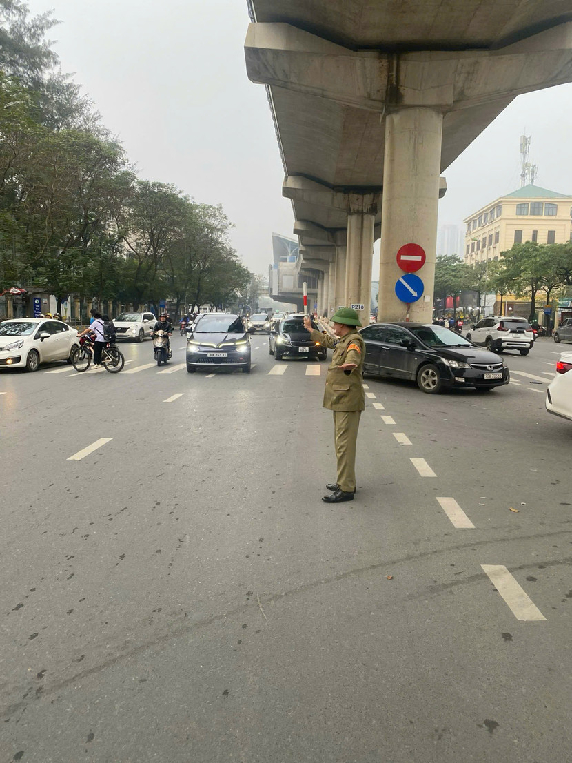 Các nút giao trọng điểm trên địa bàn phường Mai Dịch đã giảm ùn tắc rõ rệt Các nút giao trọng điểm trên địa bàn phường Mai Dịch đã giảm ùn tắc rõ rệt