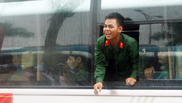 Huyện Đông Anh: 220 tân binh nô nức lên đường nhập ngũ ảnh 10