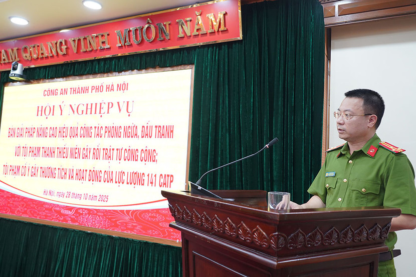 Thượng tá Lý Hoài Nam - Phó trưởng Phòng Cảnh sát hình sự báo cáo kết quả phòng ngừa, đấu tranh với tội phạm cố ý gây thương tích, gây rối trật tự công cộng