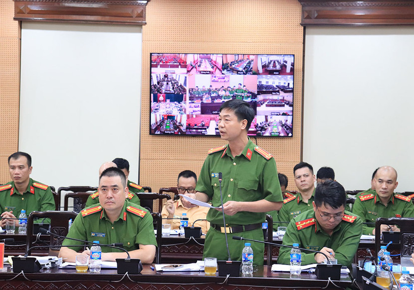 Trung tá Hoàng Thế Hiển - Đội trưởng Đội Trọng án, Phòng Cảnh sát hình sự tham luận một số giải pháp phòng ngừa, kéo giảm tội phạm cố ý gây thương tích