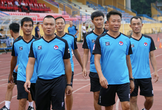 Sau khi kiểm tra thể lực và tập huấn chuyên môn, các trọng tài sẽ được chuyên gia tư vấn tâm lý để có sự chuẩn bị tốt nhất cho chặng cuối mùa giải 2020 Sau khi kiểm tra thể lực và tập huấn chuyên môn, các trọng tài sẽ được chuyên gia tư vấn tâm lý để có sự chuẩn bị tốt nhất cho chặng cuối mùa giải 2020