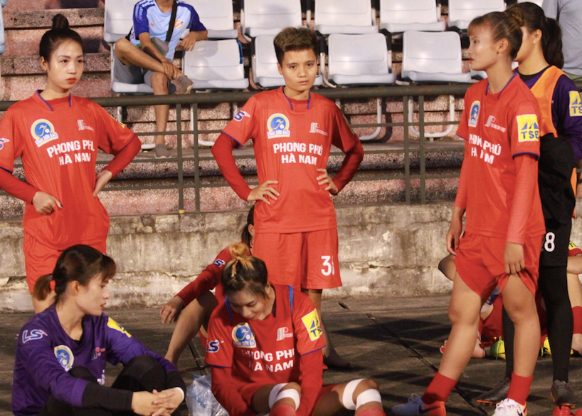 Cầu thủ nữ Phong Phú Hà Nam đã tự hạ thấp hình ảnh, uy tín của đội bóng tỉnh nhà sau hành động thiếu chuyên nghiệp tại giải VĐQG.