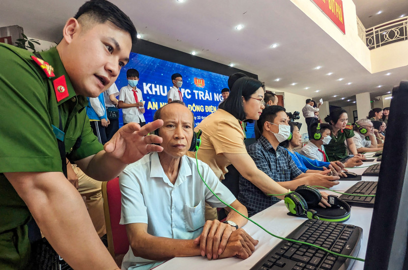 Công an Thủ đô gương mẫu, tiên phong trong công cuộc chuyển đổi số quốc gia phục vụ nhân dân Công an Thủ đô gương mẫu, tiên phong trong công cuộc chuyển đổi số quốc gia phục vụ nhân dân