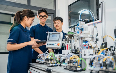 Sử dụng thành thạo AI trong phân tích, tổng hợp, phản bác thông tin (Ảnh minh họa) Sử dụng thành thạo AI trong phân tích, tổng hợp, phản bác thông tin (Ảnh minh họa)