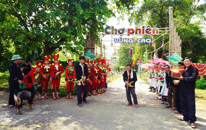 Chợ phiên vùng cao được tái hiện trong chuỗi hoạt động "Sắc màu văn hóa các dân tộc Việt Nam". Ảnh: Hoàng Tâm Chợ phiên vùng cao được tái hiện trong chuỗi hoạt động "Sắc màu văn hóa các dân tộc Việt Nam". Ảnh: Hoàng Tâm