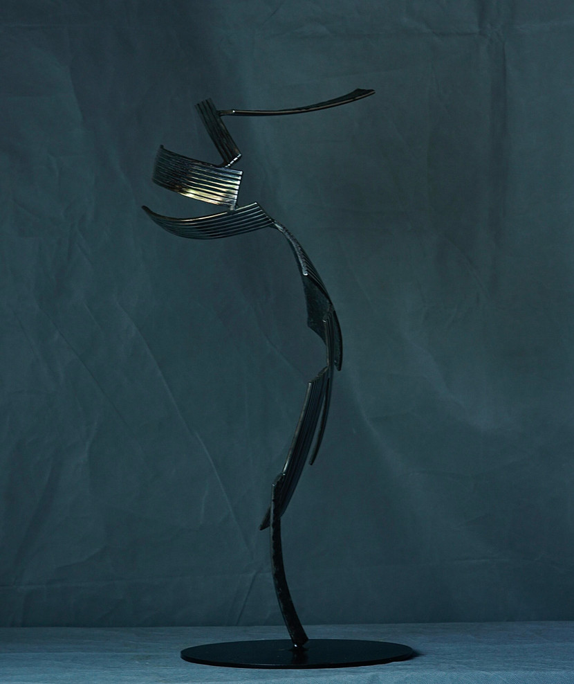 Đinh Duy Tôn, “Song hồ nửa khép cánh mây”.