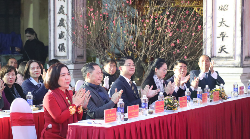 Các đại biểu tham dự buổi lễ