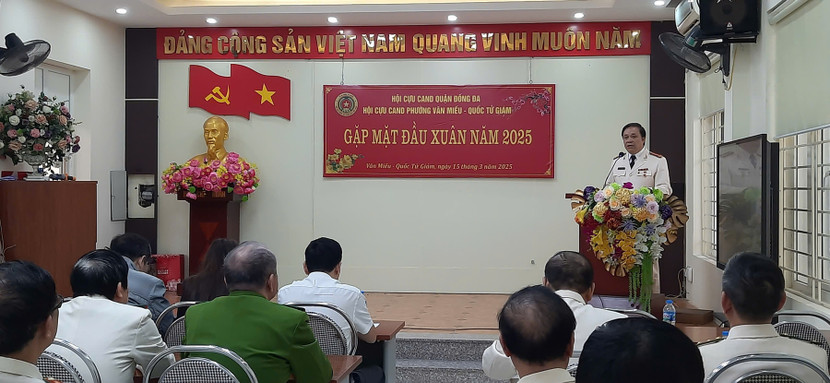 Chi hội trưởng Chi hội cựu CAND phường Văn Miếu - Quốc Tử Giám - Đỗ Trọng Vụ phát biểu tại buổi gặp mặt đầu xuân Chi hội trưởng Chi hội cựu CAND phường Văn Miếu - Quốc Tử Giám - Đỗ Trọng Vụ phát biểu tại buổi gặp mặt đầu xuân