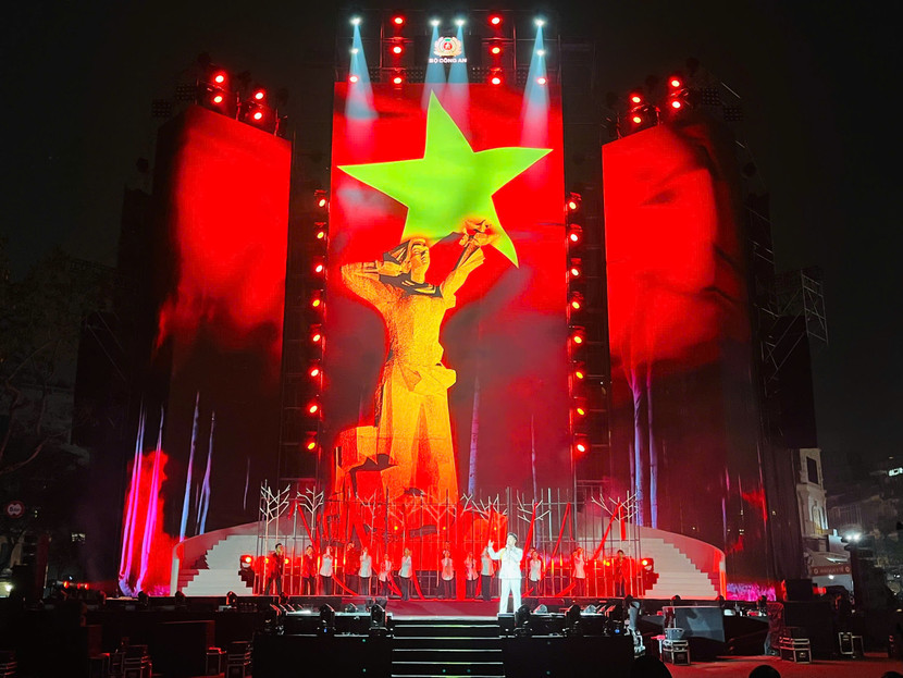 Một tiết mục biểu diễn trong chương trình (ảnh: Thuần Thư)