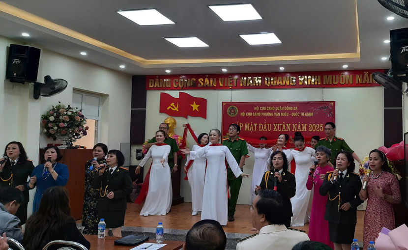 Một tiết mục nghệ thuật do các hội viên biểu diễn Một tiết mục nghệ thuật do các hội viên biểu diễn