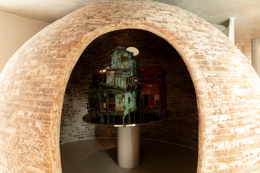 Một tác phẩm sắp đặt tại triển lãm Một tác phẩm sắp đặt tại triển lãm