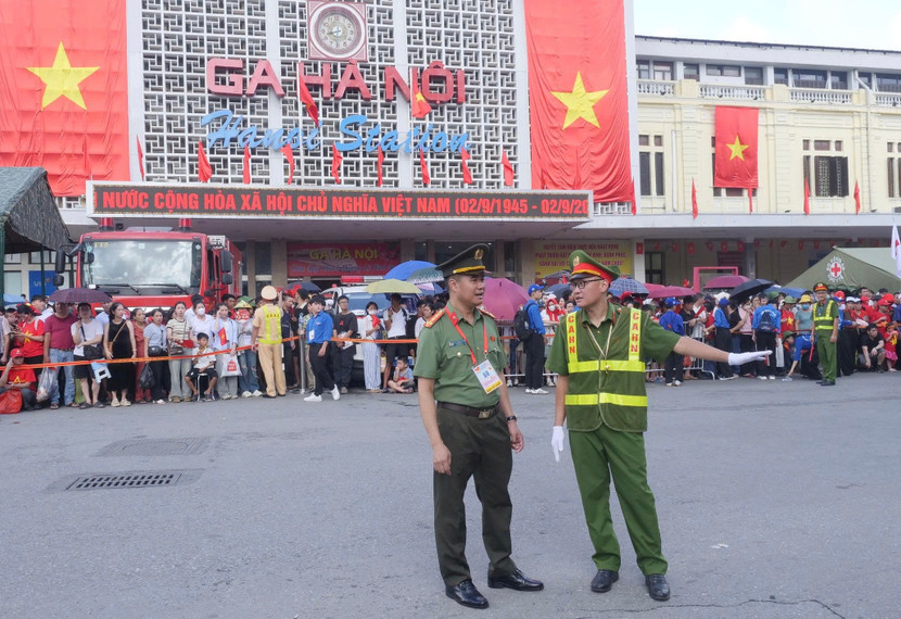 Đại tá Nguyễn Ngọc Quyền, phó Bí thư Đảng uỷ, Phó Giám đốc CATP kiểm tra, chỉ đạo trực tiếp công tác đảm bảo an ninh trật tự tại các khu vực trọng điểm trong ngày đại lễ 2-9...