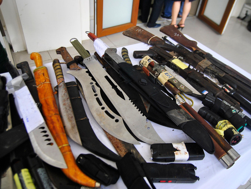 Nhiều thanh thiếu niên mang theo hung khí đi giải quyết mâu thuẫn bị chặn giữ