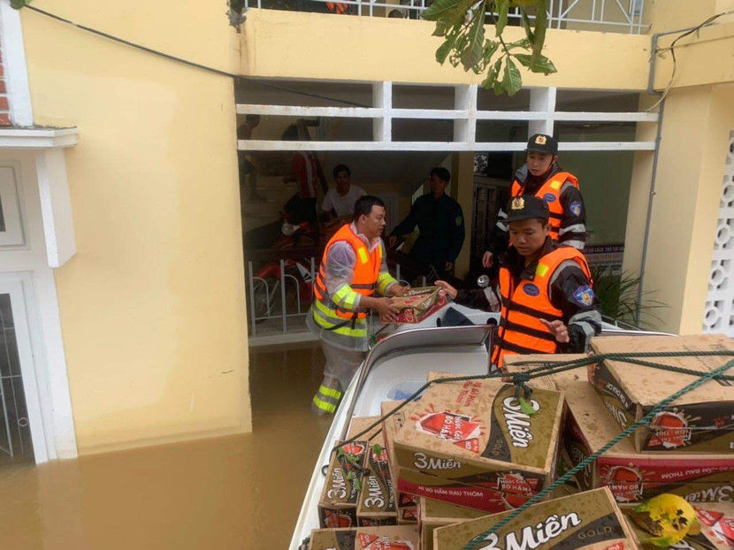 Công an Hà Nội luôn sẵn sàng đồng hành cùng đồng bào miền Trung ruột thịt