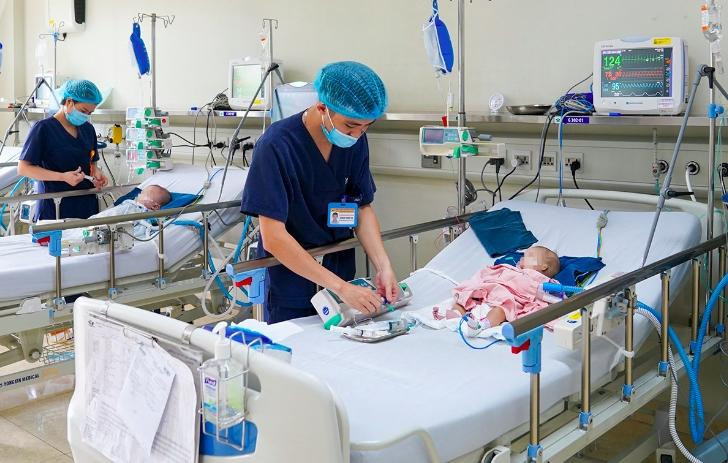 Điều trị trẻ nhiễm Adenovirus tại Bệnh viện Nhi Trung ương