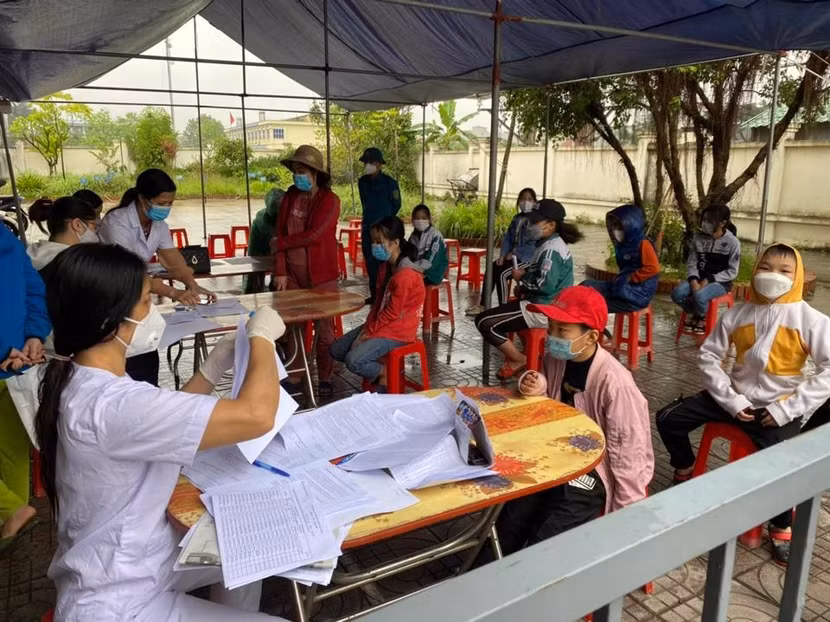 Hà Nội triển khai tiêm vaccine Covid-19 cho khối học sinh lớp 6