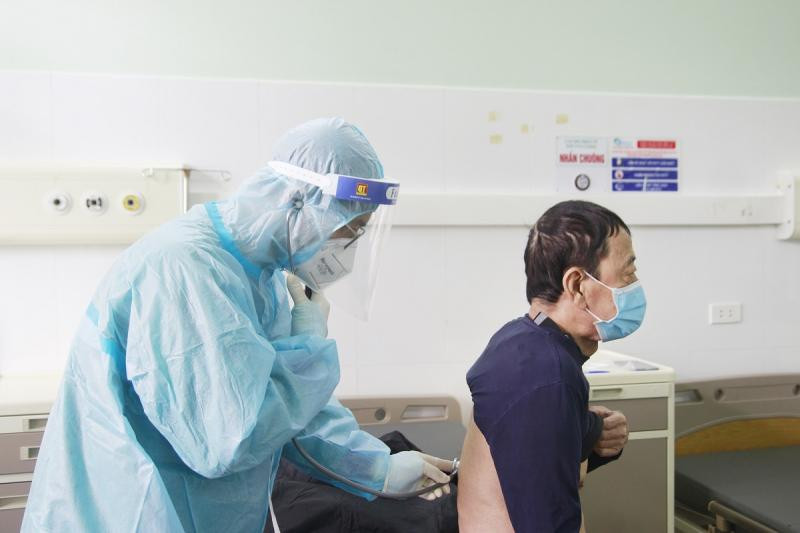 Số bệnh nhân Covid-19 nặng phải nằm viện đang giảm rất nhanh