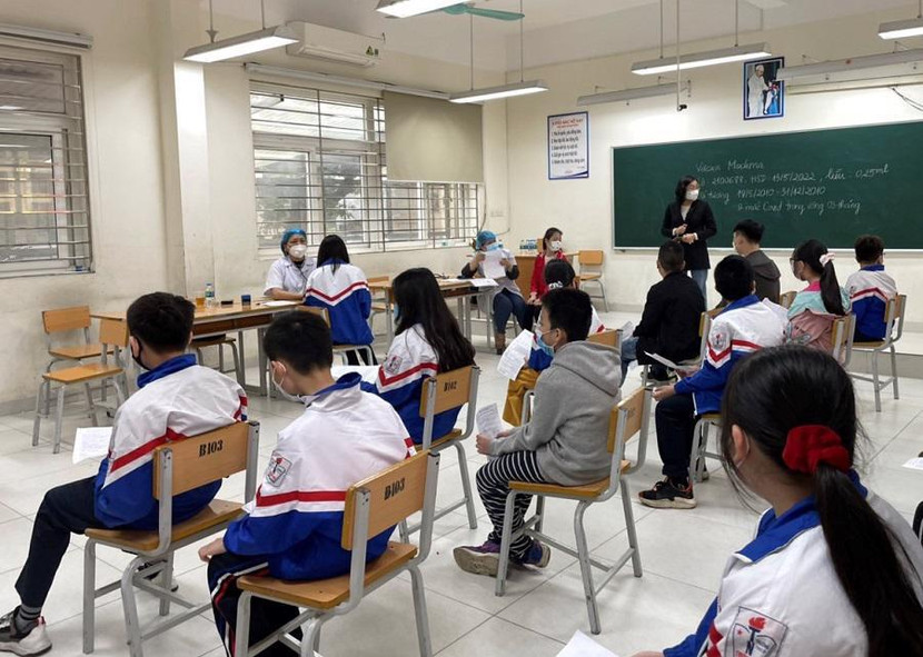 Tiêm vaccine cho học sinh ở lớp 6 ở quận Hai Bà Trưng, Hà Nội