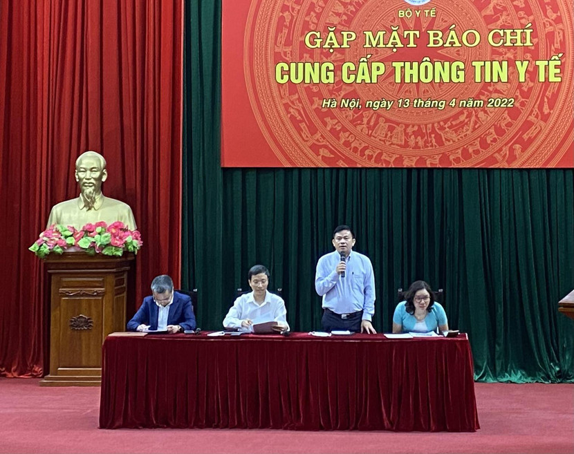 Đại diện các đơn vị của Bộ Y tế thông tin tại buổi họp báo