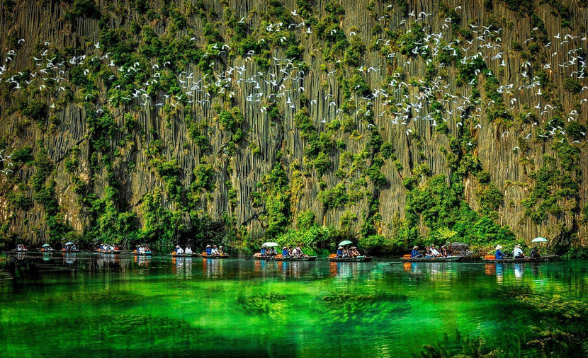Tác phẩm "Bức tranh đá Vân Long" Tác phẩm "Bức tranh đá Vân Long"