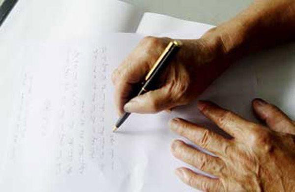 Người lập di chúc thay thế di chúc cũ bằng di chúc mới thì di chúc trước bị hủy bỏ (Ảnh minh họa) Người lập di chúc thay thế di chúc cũ bằng di chúc mới thì di chúc trước bị hủy bỏ (Ảnh minh họa)