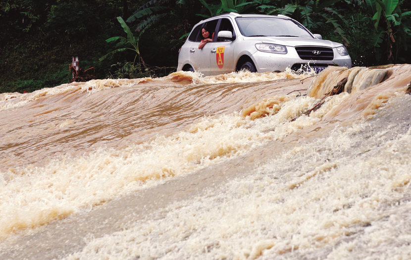 Đoàn công tác xã hội từ thiện An ninh Thủ đô vượt lũ đến với những người dân trên khắp mọi miền đất nước đang gặp khó khăn Đoàn công tác xã hội từ thiện An ninh Thủ đô vượt lũ đến với những người dân trên khắp mọi miền đất nước đang gặp khó khăn