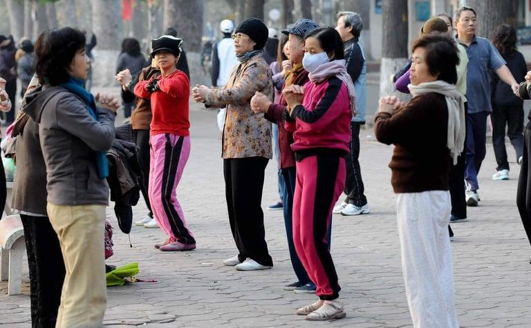 Tụ tập đông người nhưng không đeo khẩu trang Tụ tập đông người nhưng không đeo khẩu trang