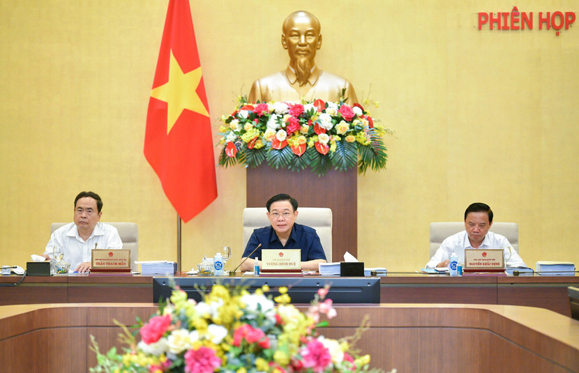 Chủ tịch Quốc hội Vương Đình Huệ góp ý dự thảo luật Chủ tịch Quốc hội Vương Đình Huệ góp ý dự thảo luật