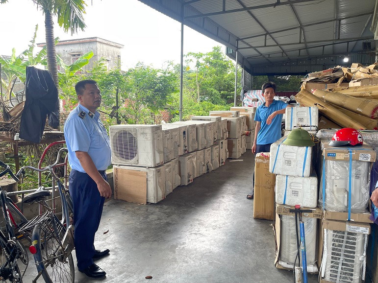 Hàng chục cục nóng điều hòa đã qua sử dụng bị tạm giữ