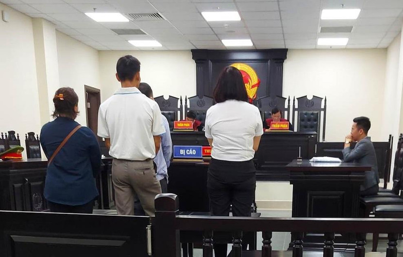 Các bị cáo trong vụ án bị đưa ra xét xử tại phiên tòa phúc thẩm. Các bị cáo trong vụ án bị đưa ra xét xử tại phiên tòa phúc thẩm.