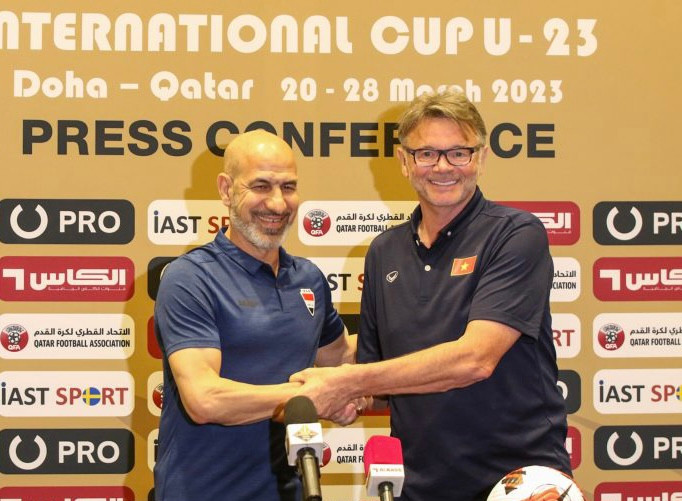 HLV Philippe Troussier (phải) bắt tay đồng nghiệp Radhi Shenaishil của U23 Iraq tại họp báo trước trận đấu giữa hai đội tại Doha Cup 2023 HLV Philippe Troussier (phải) bắt tay đồng nghiệp Radhi Shenaishil của U23 Iraq tại họp báo trước trận đấu giữa hai đội tại Doha Cup 2023