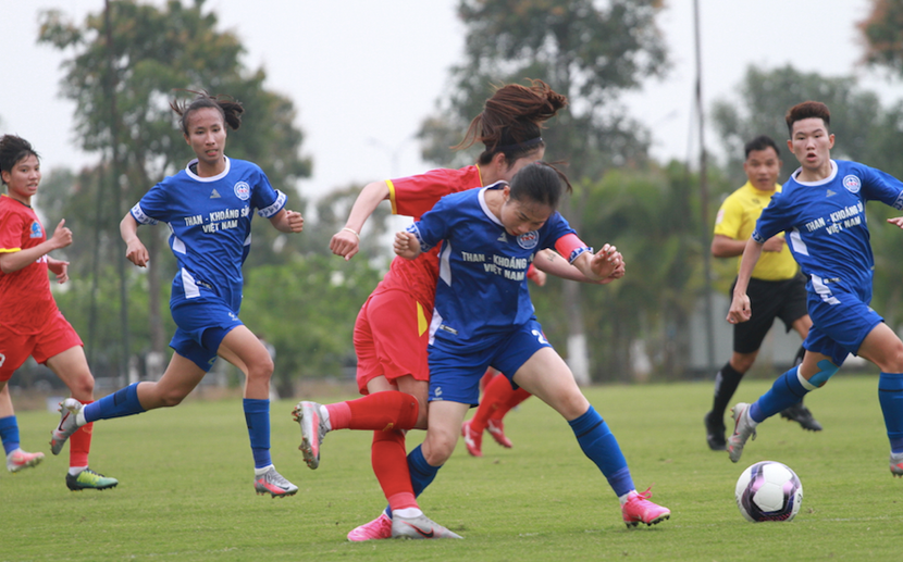 Than khoáng sản Việt Nam (áo xanh) ngược dòng ngoạn mục trước Hà Nội I