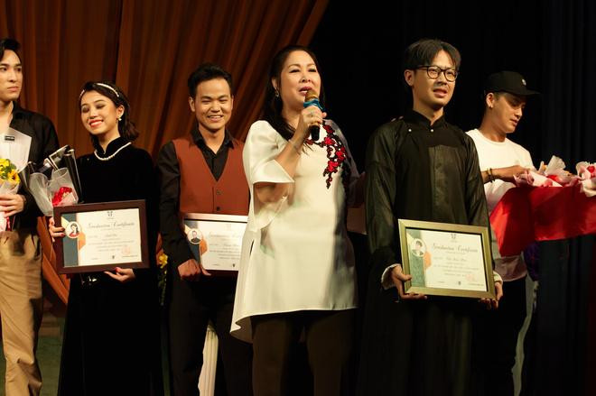 NSND Hồng Vân tại buổi lễ khởi công vở "Làm đĩ"