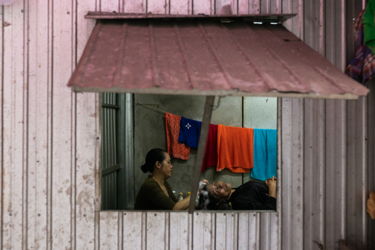 Tác phẩm “Phụ nữ ở xóm Bờ Hồ” của tác giả Nguyễn Anh Tuấn Tác phẩm “Phụ nữ ở xóm Bờ Hồ” của tác giả Nguyễn Anh Tuấn