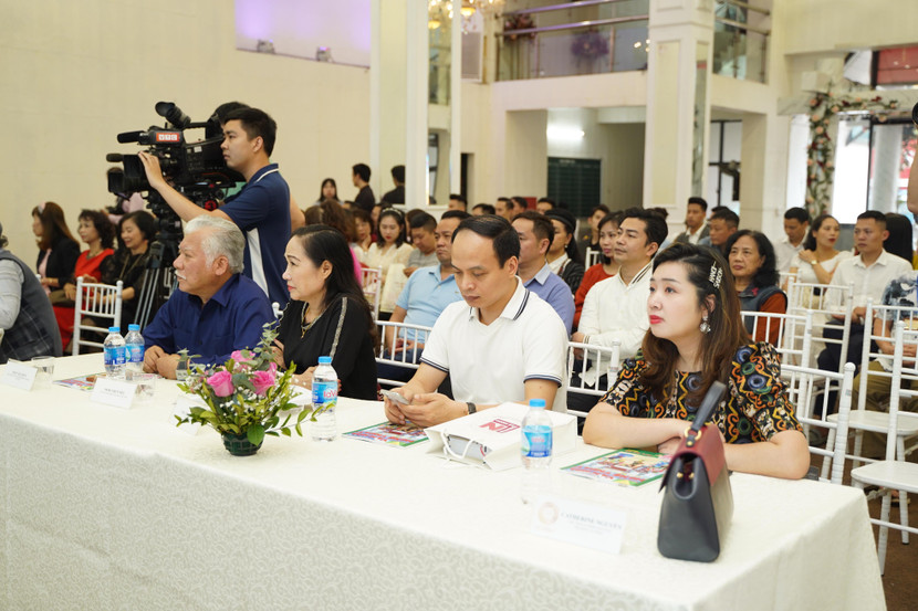 Lễ khởi công 2 vở kịch có sự tham dự của Phó Cục trưởng Cục NTBD Lê Minh Tuấn, Chủ tịch Hội Nghệ sĩ Sân khấu Việt Nam Trịnh Thúy Mùi Lễ khởi công 2 vở kịch có sự tham dự của Phó Cục trưởng Cục NTBD Lê Minh Tuấn, Chủ tịch Hội Nghệ sĩ Sân khấu Việt Nam Trịnh Thúy Mùi