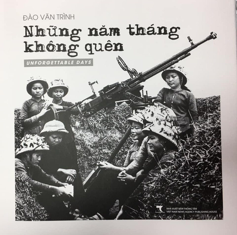 Cuốn sách ảnh "Những năm tháng không quên" của tác giả Đào Trình