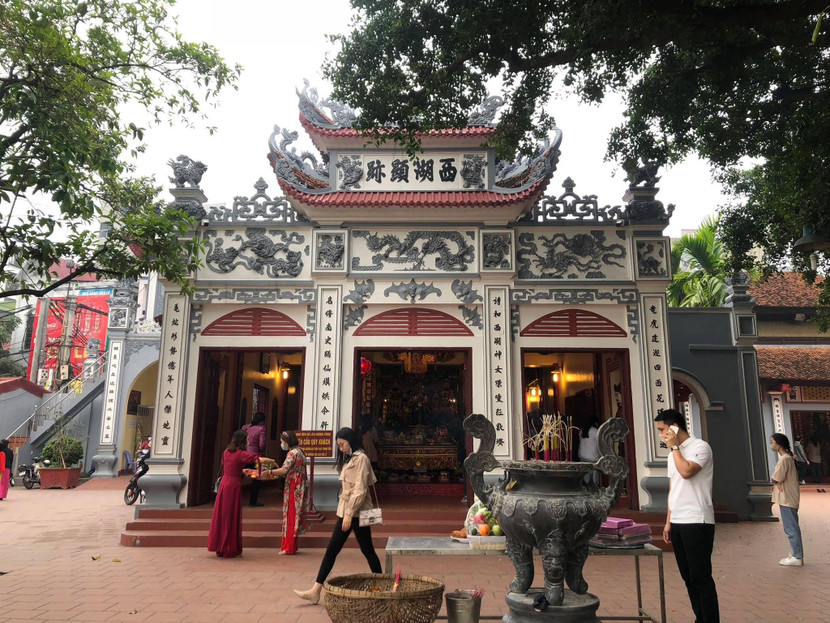 Khung cảnh vắng vẻ của phủ Tây Hồ ở ngày đầu mở cửa di tích Khung cảnh vắng vẻ của phủ Tây Hồ ở ngày đầu mở cửa di tích