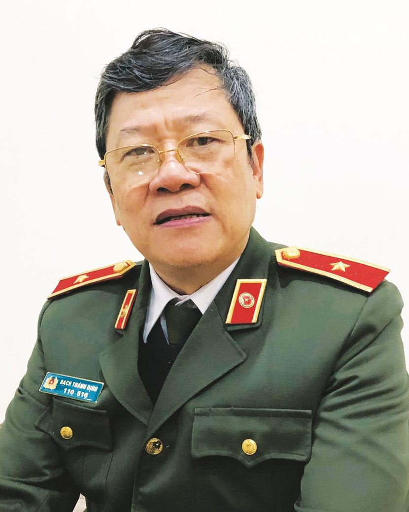 Thiếu tướng - PGS.TS Bạch Thành Định (Nguyên Phó Giám đốc CATP Hà Nội) Thiếu tướng - PGS.TS Bạch Thành Định (Nguyên Phó Giám đốc CATP Hà Nội)