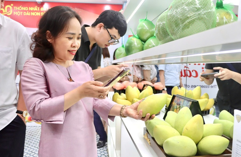 Người tiêu dùng có thể truy xuất nguồn gốc trái cây thông qua việc quét mã QR