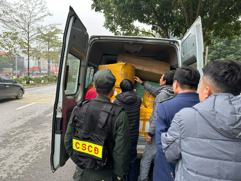 Xe hàng đông lạnh đã bốc mùi bị phát hiện