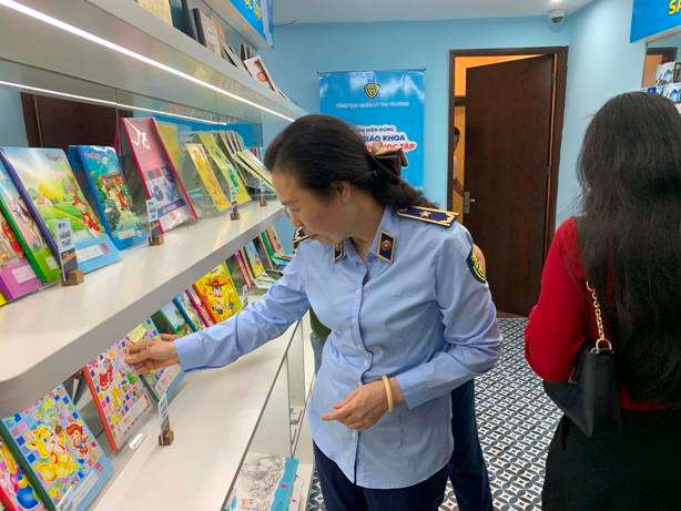 Vở học sinh cũng bị làm giả Vở học sinh cũng bị làm giả