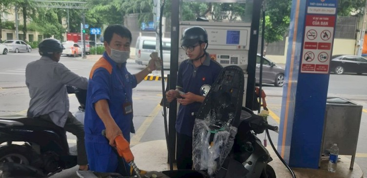 Giá xăng dầu tiếp tục giảm ảnh 1 Giá xăng dầu tiếp tục giảm ảnh 1