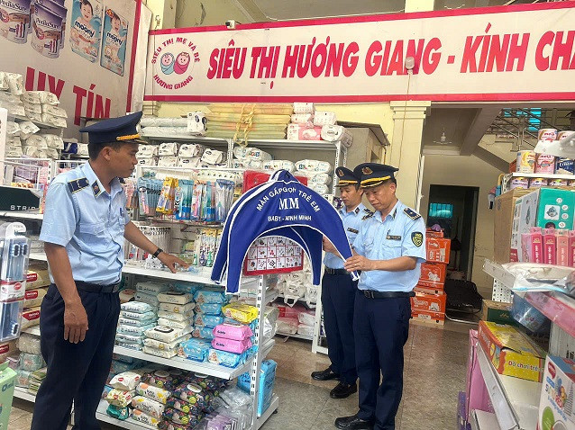 Tự ý gắn biển "siêu thị" khi chưa đủ tiêu chuẩn sẽ bị xử phạt