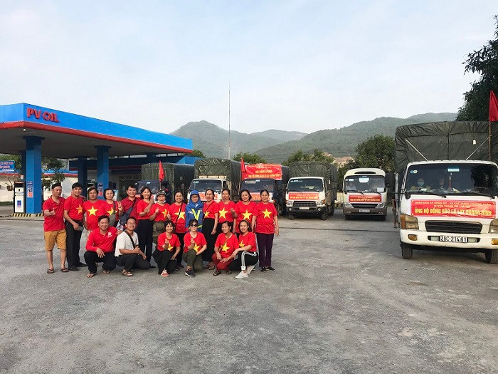 PVOIL hỗ trợ xăng dầu cho các đoàn xe cứu trợ miền Trung.
